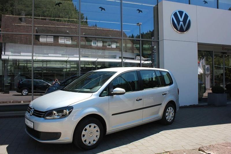 Silber Gebraucht 2011 VW Touran Trendline Van / Kleinbus | 10.490 € (Teuer) - Bild 1/4
