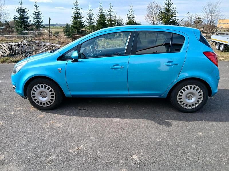 Gebraucht Opel Corsa 70 PS (51 kW) 2010 Blau Kleinwagen