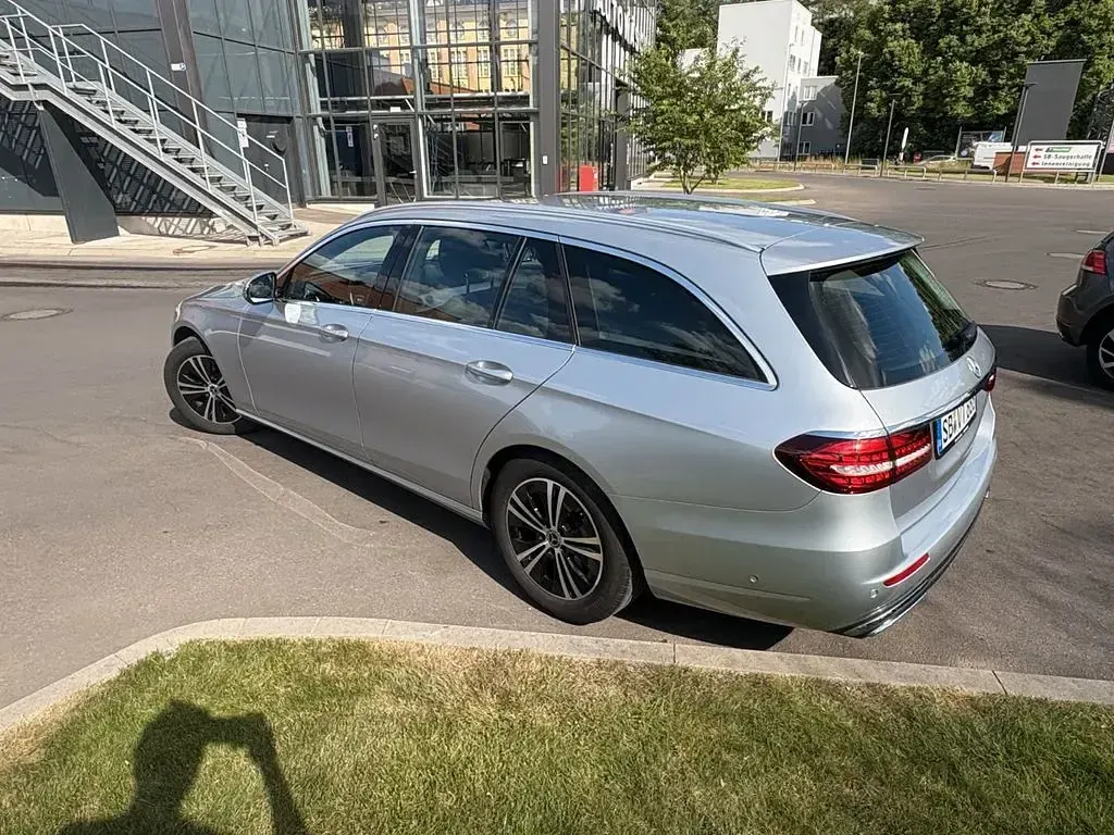 Gebraucht Mercedes E200 197 PS (144 kW) 2023 Silber Limousine