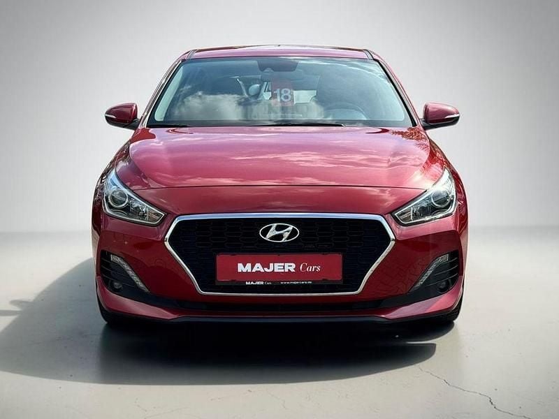 Gebraucht Hyundai i30 Select 99 PS (72 kW) 2019 Rot Limousine