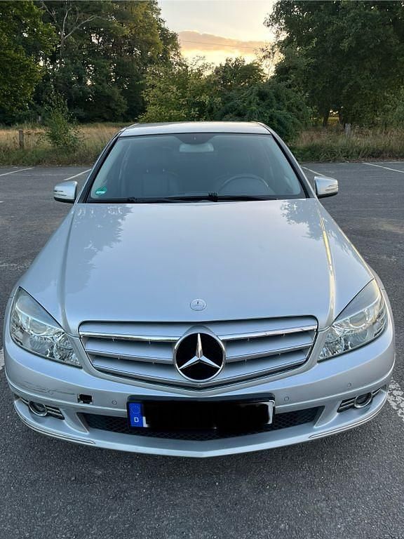 Silber Gebraucht 2010 Mercedes C180 Limousine | 4.500 € (Superpreis) - Bild 1/4