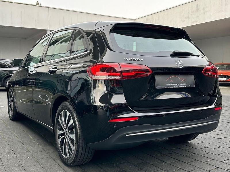 Gebraucht Mercedes B250e Style 218 PS (160 kW) 2021 Nachtschwarz Van / Kleinbus