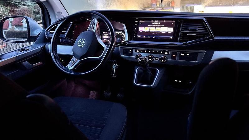 Gebraucht VW Multivan 150 PS (110 kW) 2021 Silber Van