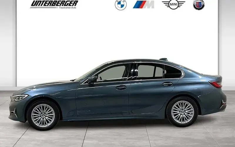 Gebraucht BMW 330 Luxury Line 286 PS (210 kW) 2021 Blue ridge mountain Limousine