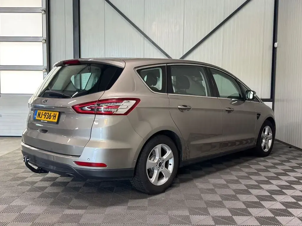 Gebraucht Ford S-MAX Titanium 150 PS (110 kW) 2017 Grau Van / Kleinbus