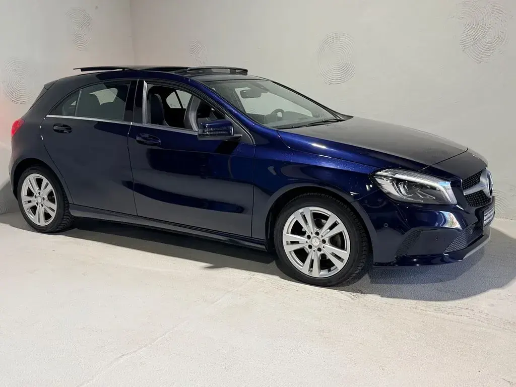 Gebraucht Mercedes A180 109 PS (80 kW) 2016 Blau Kleinwagen