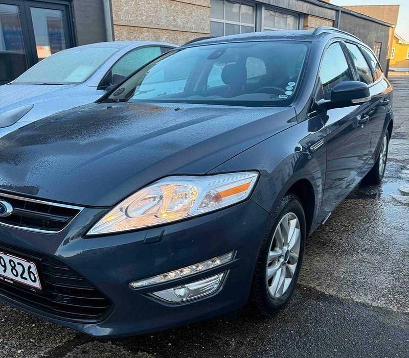 Gebraucht Ford Mondeo Trend 140 PS (102 kW) 2012 Grau Limousine