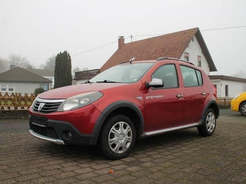 Rot Gebraucht 2011 Dacia Sandero Stepway Limousine | 3.900 € (Fairer Preis) - Bild 1/4