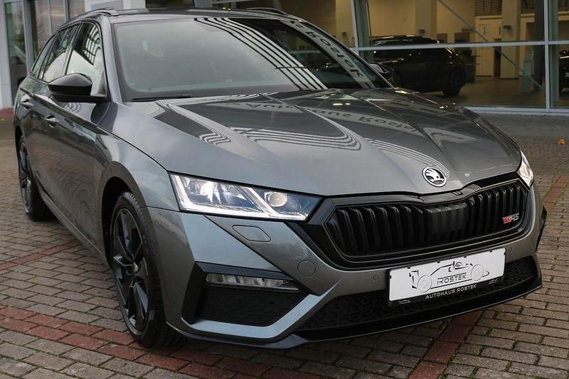Grau Gebraucht 2024 Skoda Octavia RS Kombi | 48.900 € - Bild 1/4