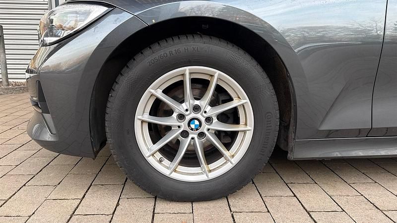 Gebraucht BMW 318 Sport Line 150 PS (110 kW) 2021 Mineralgrau metallic Kombi