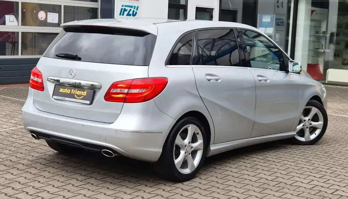 Gebraucht Mercedes B220 170 PS (125 kW) 2014 Silber Kleinwagen