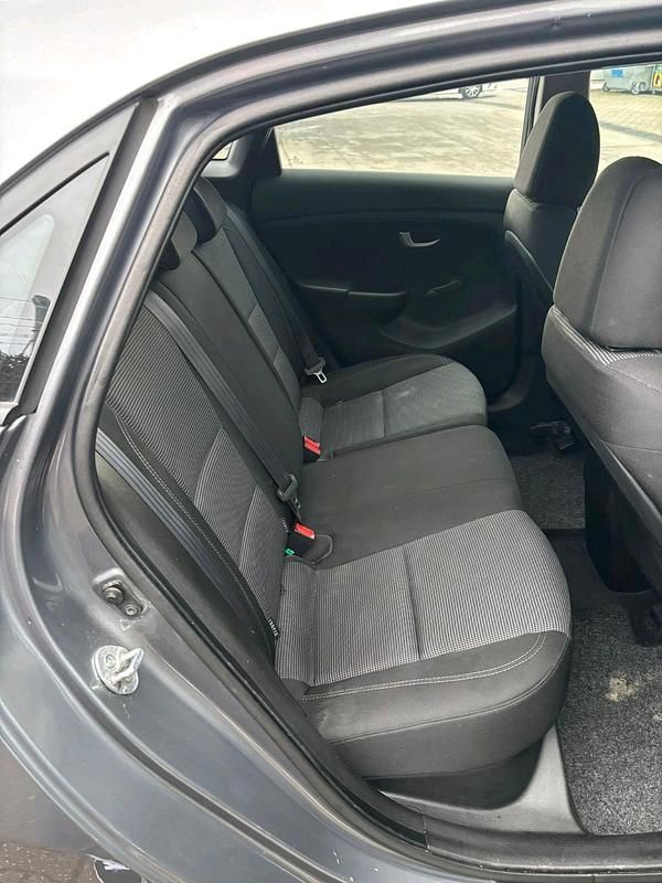 Gebraucht Hyundai i30 110 PS (80 kW) 2012 Grau Kleinwagen