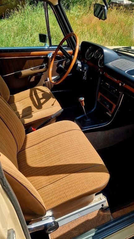 Gebraucht BMW 2000 90 PS (66 kW) 1972 Beige Limousine