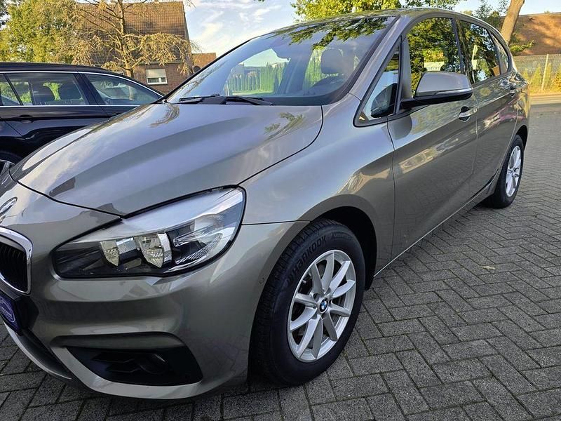 Gebraucht BMW 218 Active Tourer Basis 150 PS (110 kW) 2014 Silber Van / Kleinbus