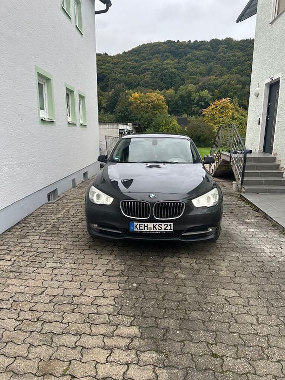 Grau Gebraucht 2010 BMW 530 Gran Turismo Performance Limousine | 9.500 € (Superpreis) - Bild 1/4