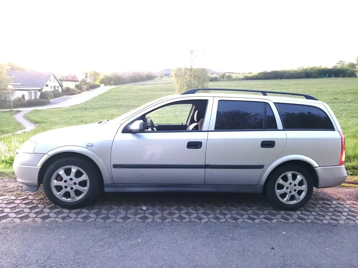 Gebraucht Opel Astra 101 PS (74 kW) 2002 Silber Kombi