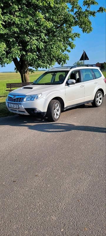 Weiß Gebraucht 2011 Subaru Forester SUV | 4.600 € (Fairer Preis) - Bild 1/4