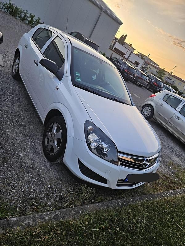 Gebraucht Opel Astra Selection 90 PS (66 kW) 2009 Weiß Limousine