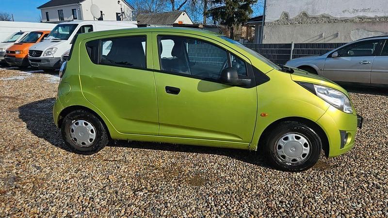 Second-hand Chevrolet Spark 68 CP (50 kW) 2011 Verde Hatchback