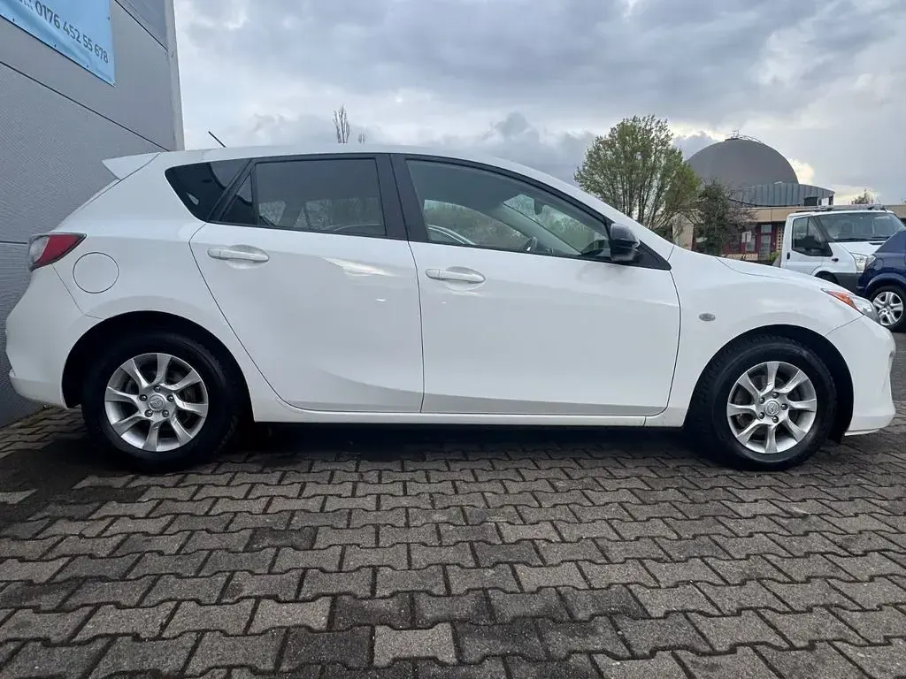 Używany Mazda 3 Kenko 116 KM (85 kW) 2013 Biały Sedan/Limuzyna