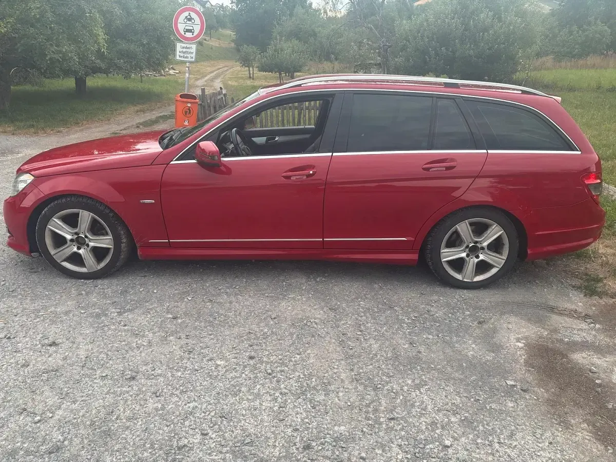 Gebraucht Mercedes C200 184 PS (135 kW) 2011 Rot Kombi