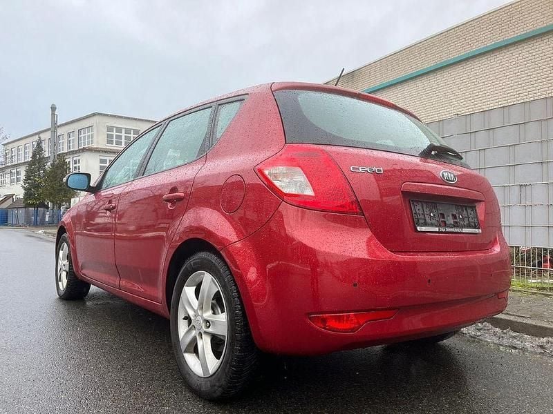 Gebraucht Kia Ceed Spirit 125 PS (91 kW) 2012 Kleinwagen