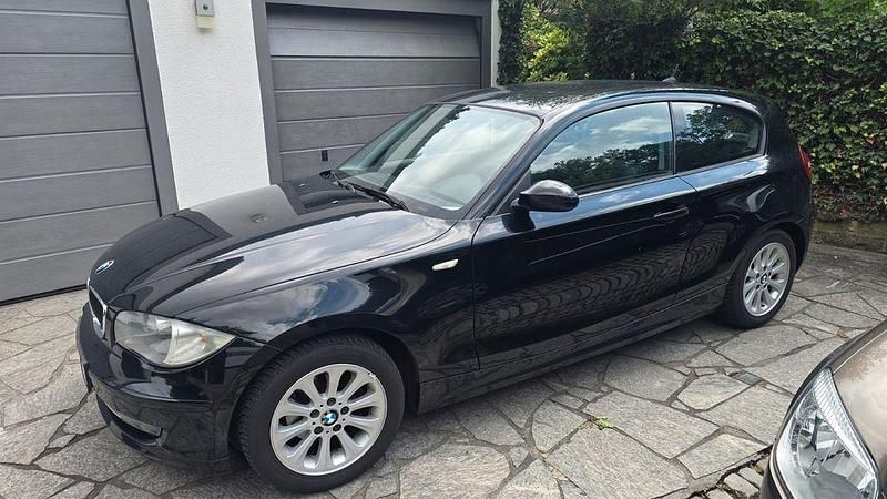 Schwarz Gebraucht 2010 BMW 116 Kleinwagen | 3.000 € (Guter Preis) - Bild 1/4