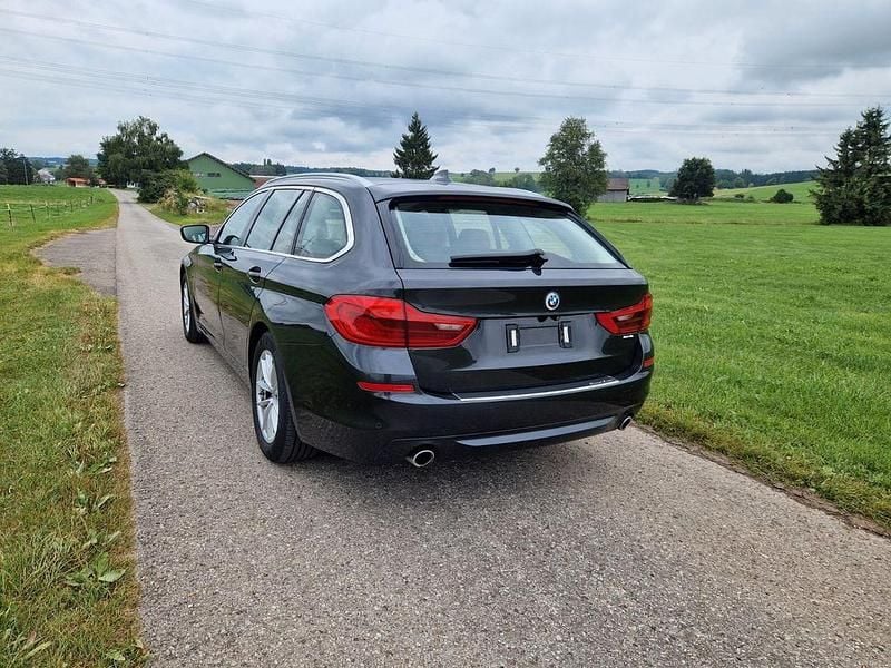 Gebraucht BMW 520 Sport Line 190 PS (139 kW) 2019 Grau Kombi