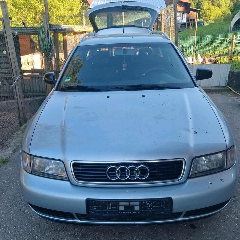 Silber Gebraucht 1999 Audi A4 Kombi | 350 € - Bild 1/4
