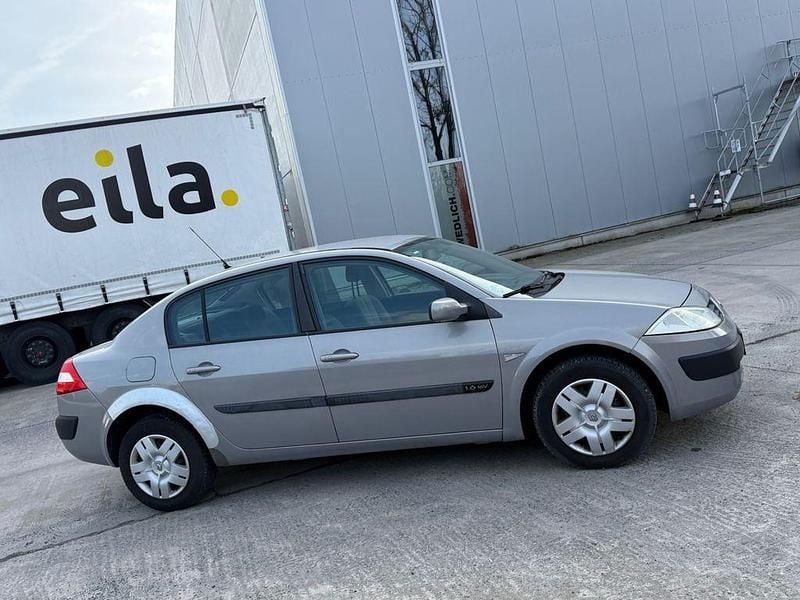 Gebraucht Renault Mégane II Dynamique 113 PS (83 kW) 2004 Silber Limousine