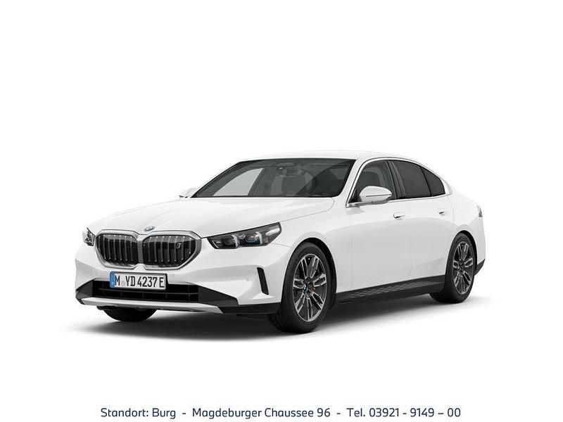 Weiß Gebraucht 2024 BMW i5 M Sport Limousine | 54.990 € - Bild 1/4