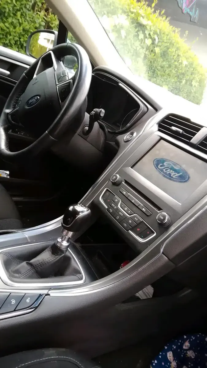 Usado Ford Mondeo 160 CV (117 kW) 2017 Gris Familiar