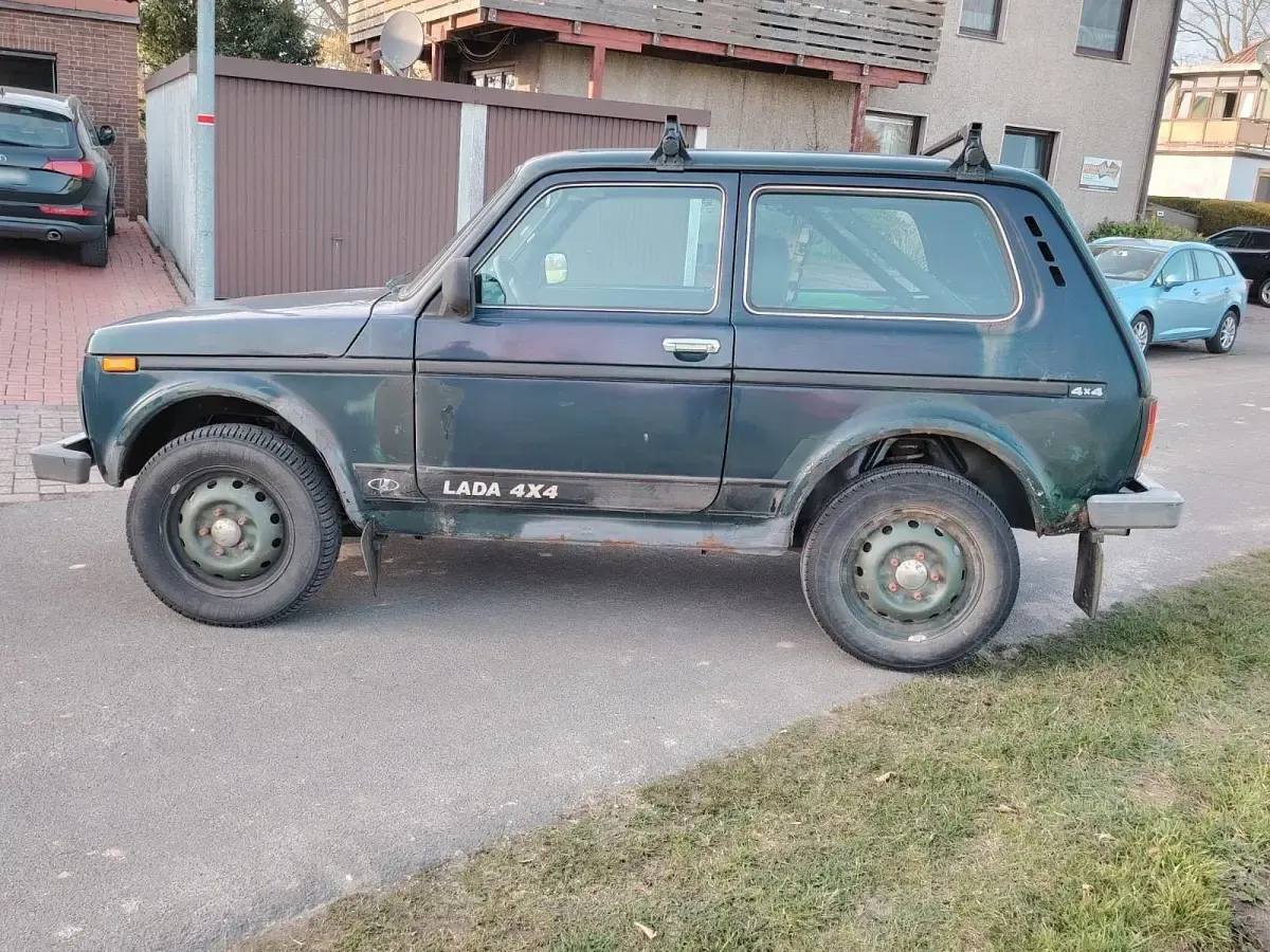 Brugt Lada niva 77 HK (56 kW) 2012 Grøn SUV