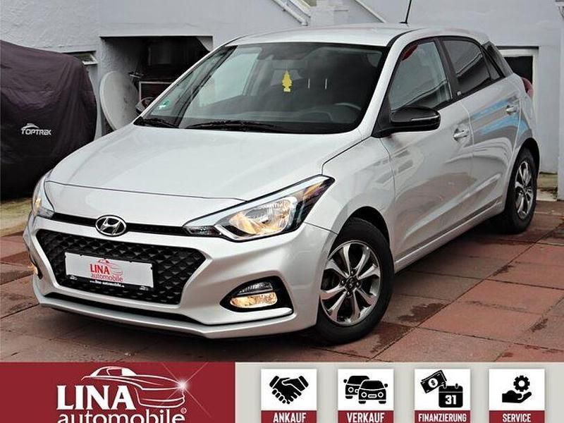 Gebraucht Hyundai i20 Advantage 101 PS (74 kW) 2020 Silber Kleinwagen