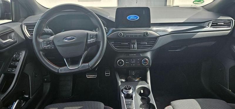 Schwarz Gebraucht 2020 Ford Focus ST-Line Limousine | 19.000 € (Fairer Preis) - Bild 1/4