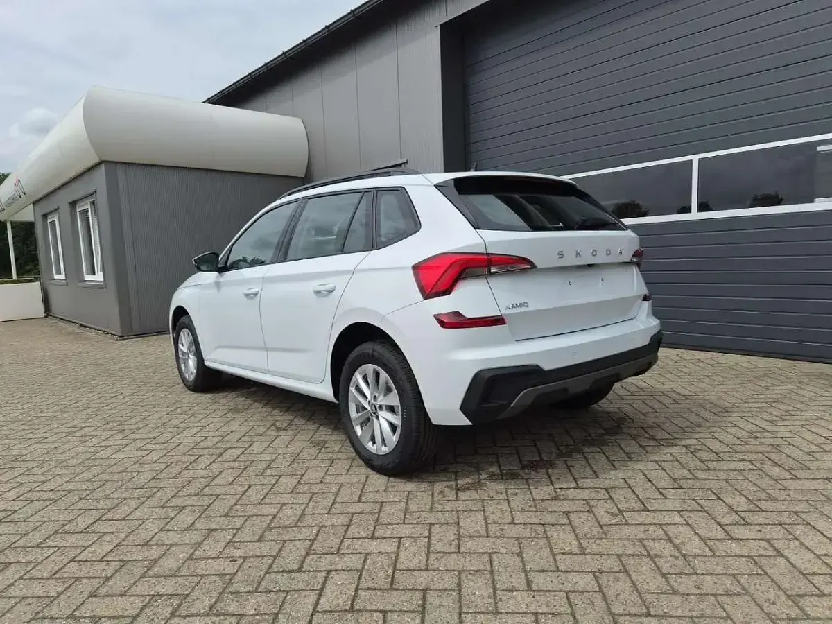 Neu Skoda Kamiq Selection 116 PS (85 kW) 2026 Moonweiß perleffekt SUV
