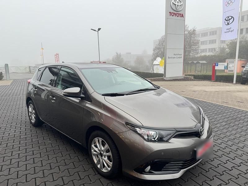 Gebraucht Toyota Auris Team 116 PS (85 kW) 2018 Braun Kombi