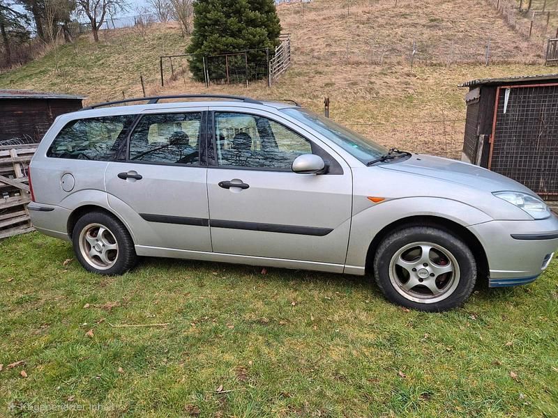 Gebraucht Ford Focus 100 PS (73 kW) 2004 Grau Kombi