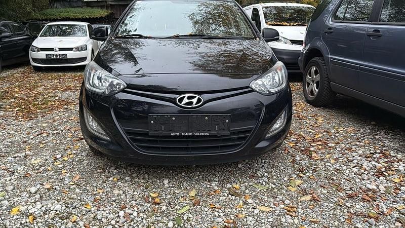 Schwarz Gebraucht 2013 Hyundai i20 Edition Limousine | 3.300 € (Fairer Preis) - Bild 1/4