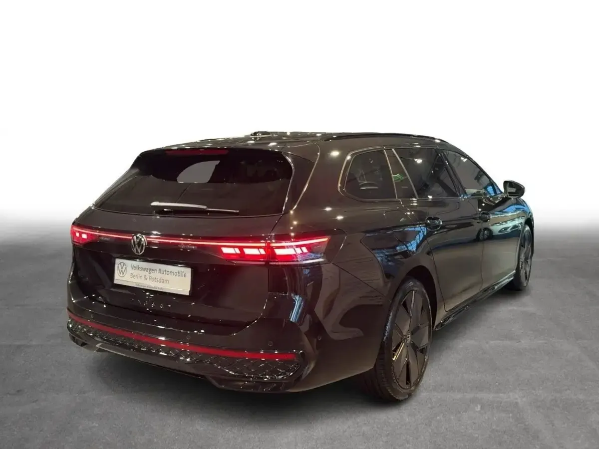 Używany VW Passat R-line 272 KM (200 kW) 2025 Czarny Kombi