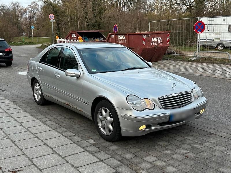 Gebraucht Mercedes C180 Elegance 129 PS (94 kW) 2001 Silber Limousine
