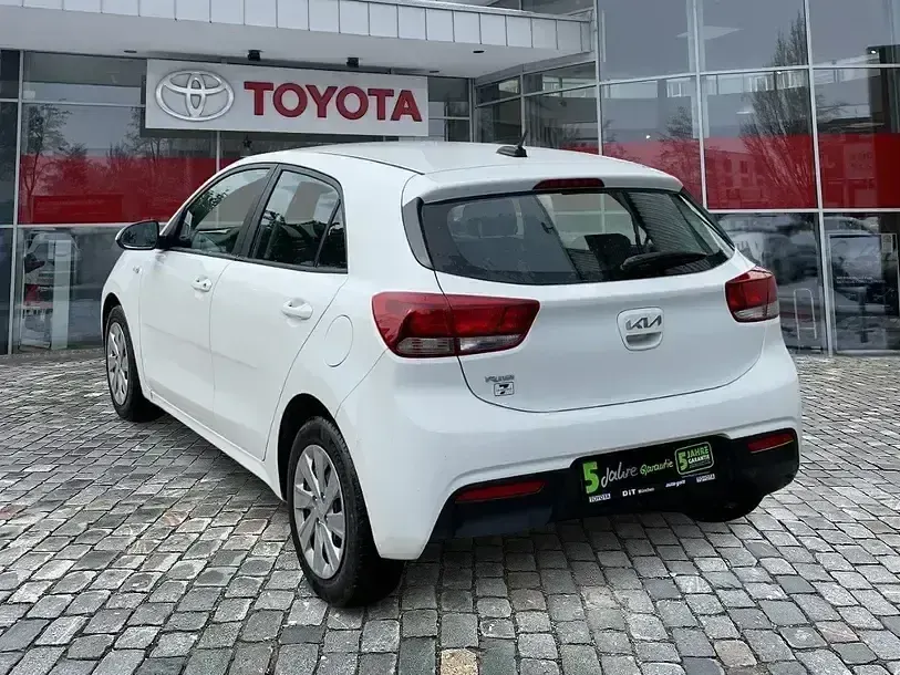 Gebraucht Kia Rio Vision 101 PS (74 kW) 2022 (ud) clear white s Limousine