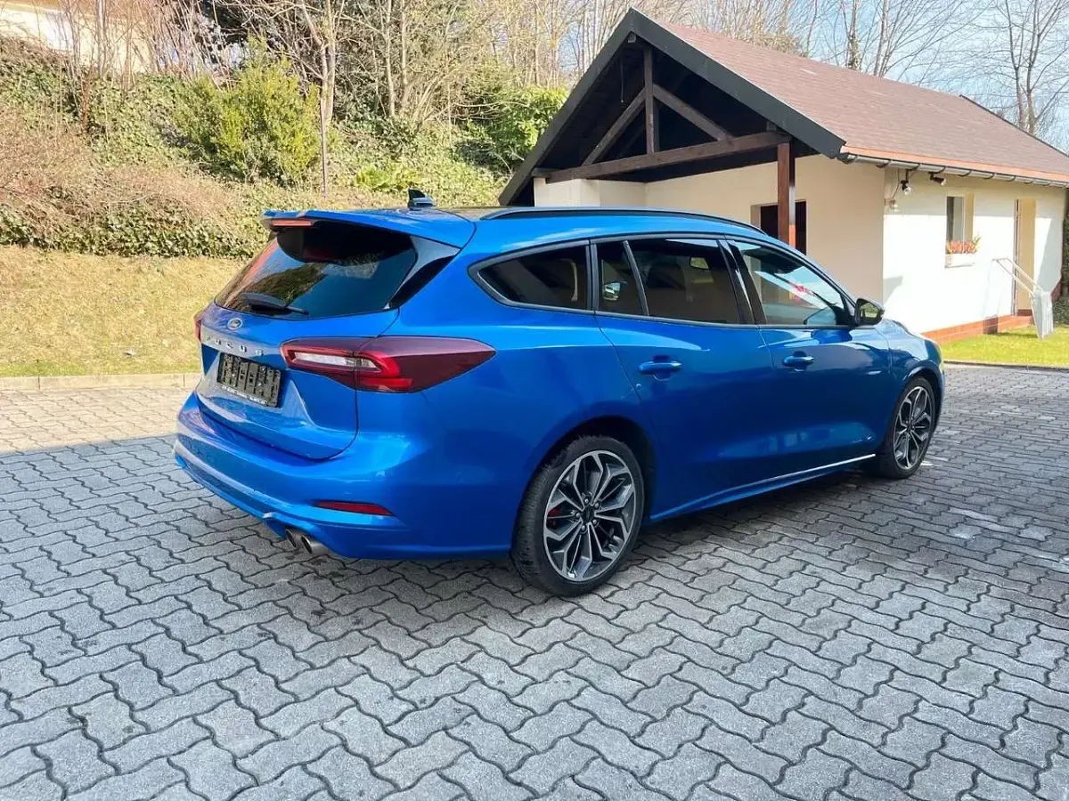 Gebraucht Ford Focus ST-Line X 155 PS (114 kW) 2025 Desert island blue (metallic) Kombi