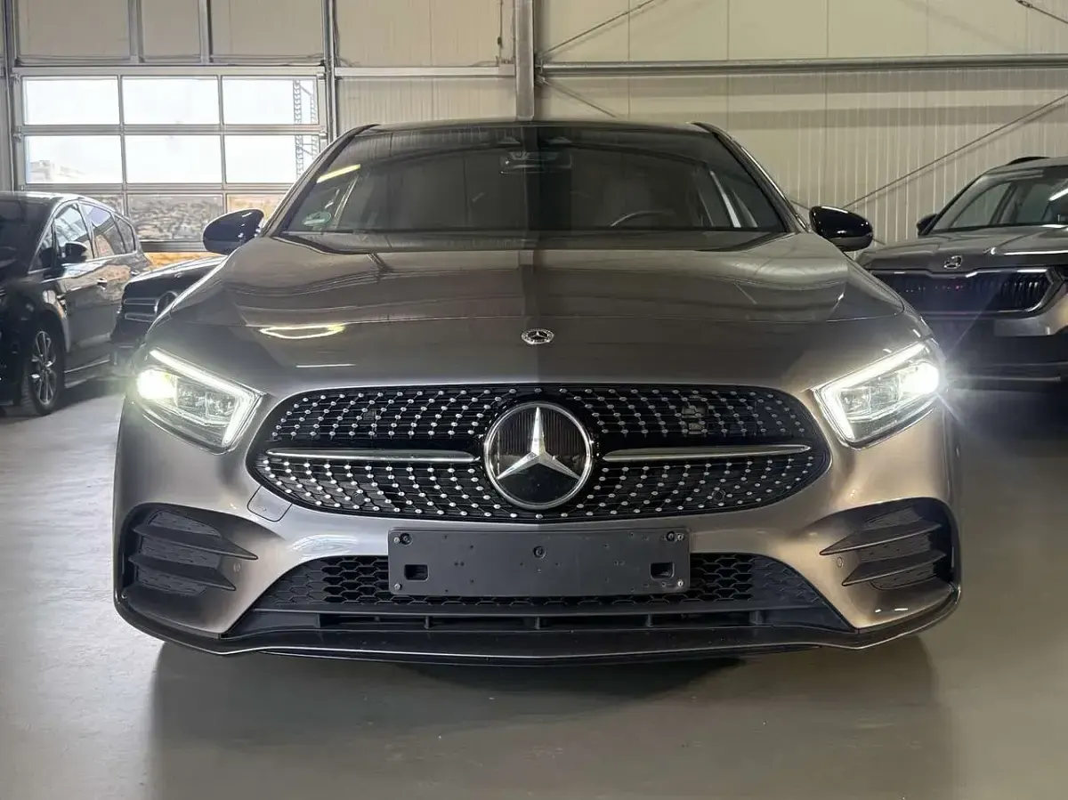 Gebraucht Mercedes A250 AMG line 224 PS (164 kW) 2022 Mountaingrau  met. Kleinwagen
