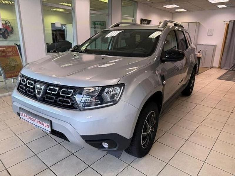 Grau Gebraucht 2021 Dacia Duster Celebration SUV | 15.700 € (Fairer Preis) - Bild 1/4