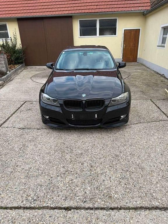 Schwarz Gebraucht 2009 BMW 320 Limousine | 3.500 € (Superpreis) - Bild 1/4