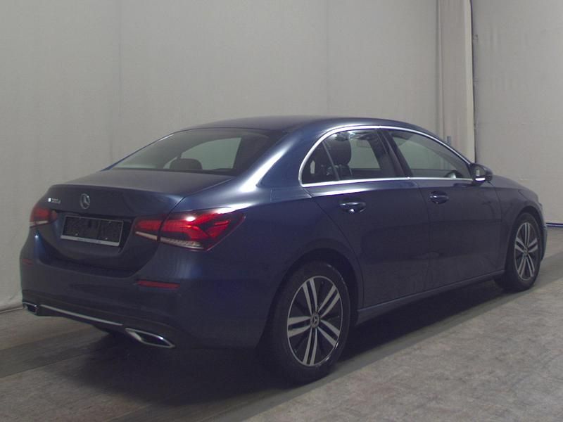 Gebraucht Mercedes A200 Progressive 150 PS (110 kW) 2020 Blau Limousine