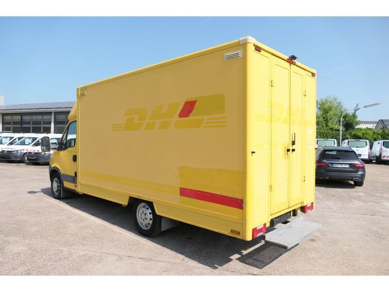 Second-hand Iveco Daily 106 CP (77 kW) 2011 Galben Van