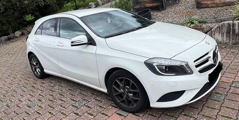 Gebraucht Mercedes A180 Edition 122 PS (89 kW) 2013 Weiß Limousine