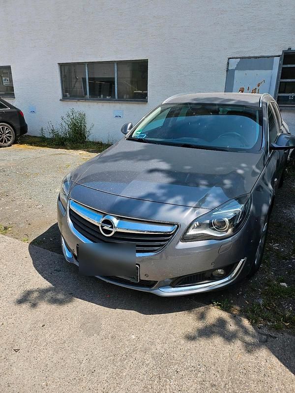 Grau Gebraucht 2016 Opel Insignia Kombi | 10.000 € (Etwas zu teuer) - Bild 1/4